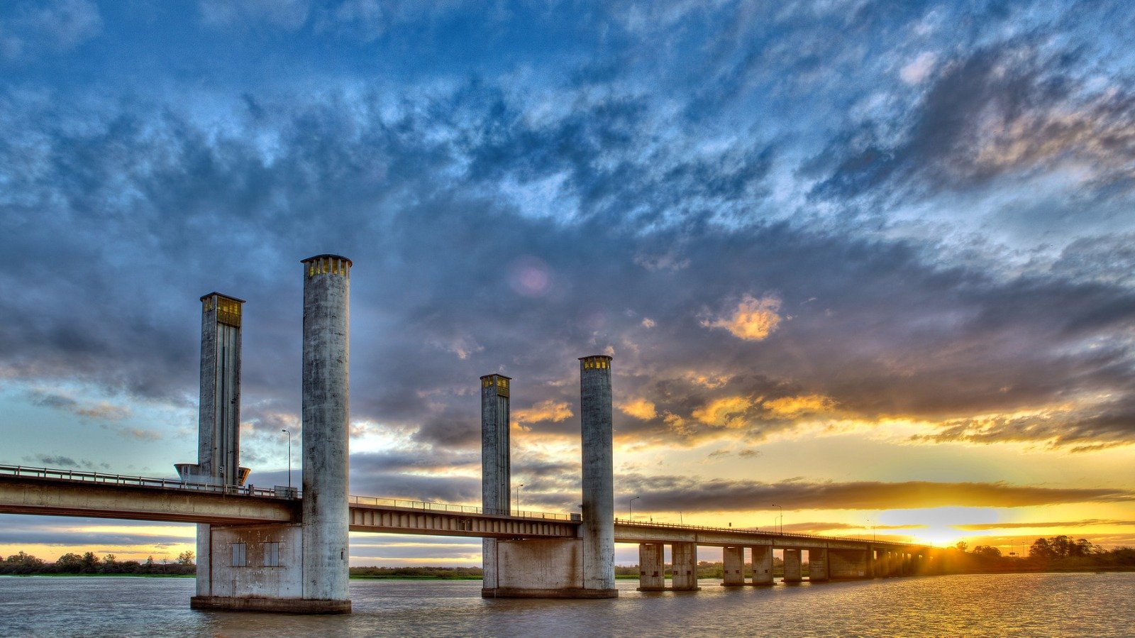 Ponte sobre o Rio Guaíba